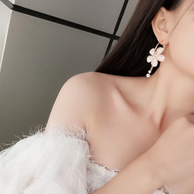 

Beautiful Flower Shaped Earrings