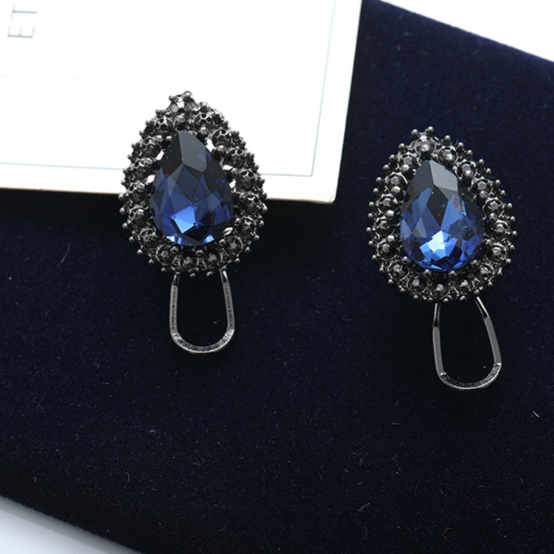 

Trendy Raindrop Shape Rhinestone Earrings
