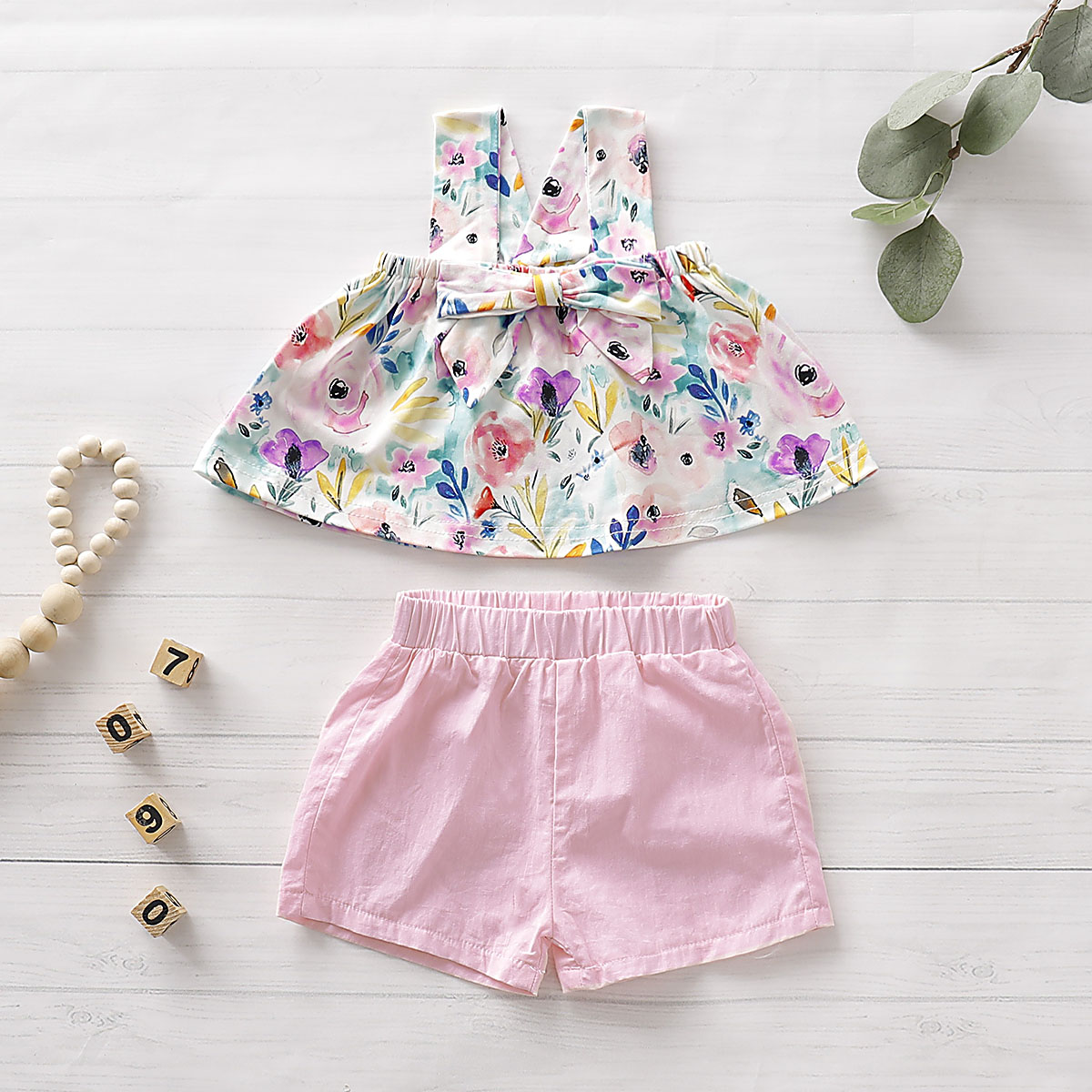 

2-piece Bowknot Decor Top and Floral Shorts Set