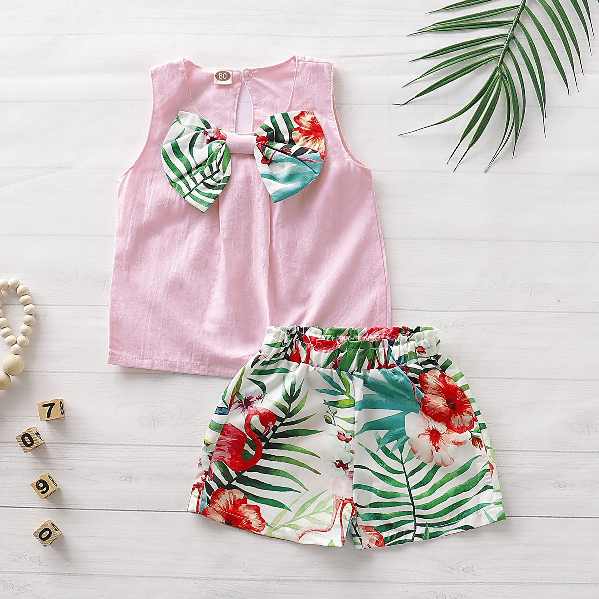 

2-piece Bowknot Decor Top and Floral Shorts Set