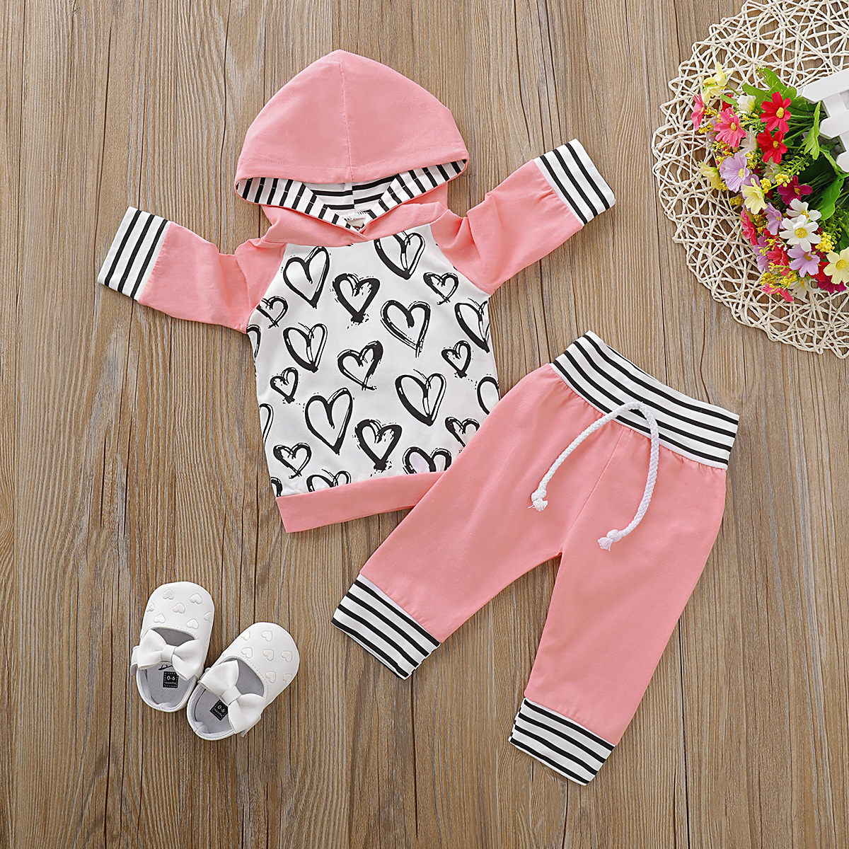 

2pcs Heart and Striped Print Hooded Long-sleeve Pink Baby Set