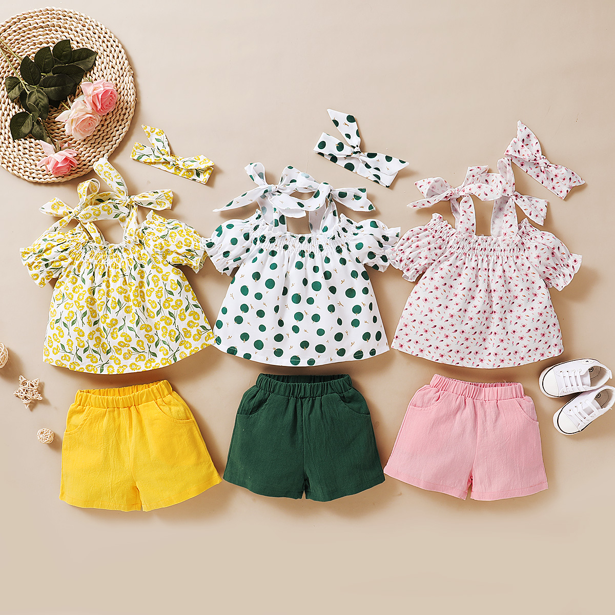 

2-piece Print Off Shoulder Bowknot Decor Top and Solid Shorts Set