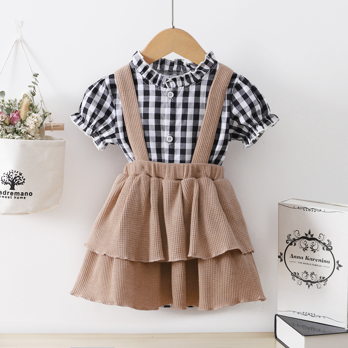 

2pcs Plaid and Solid Short-sleeve Baby Set