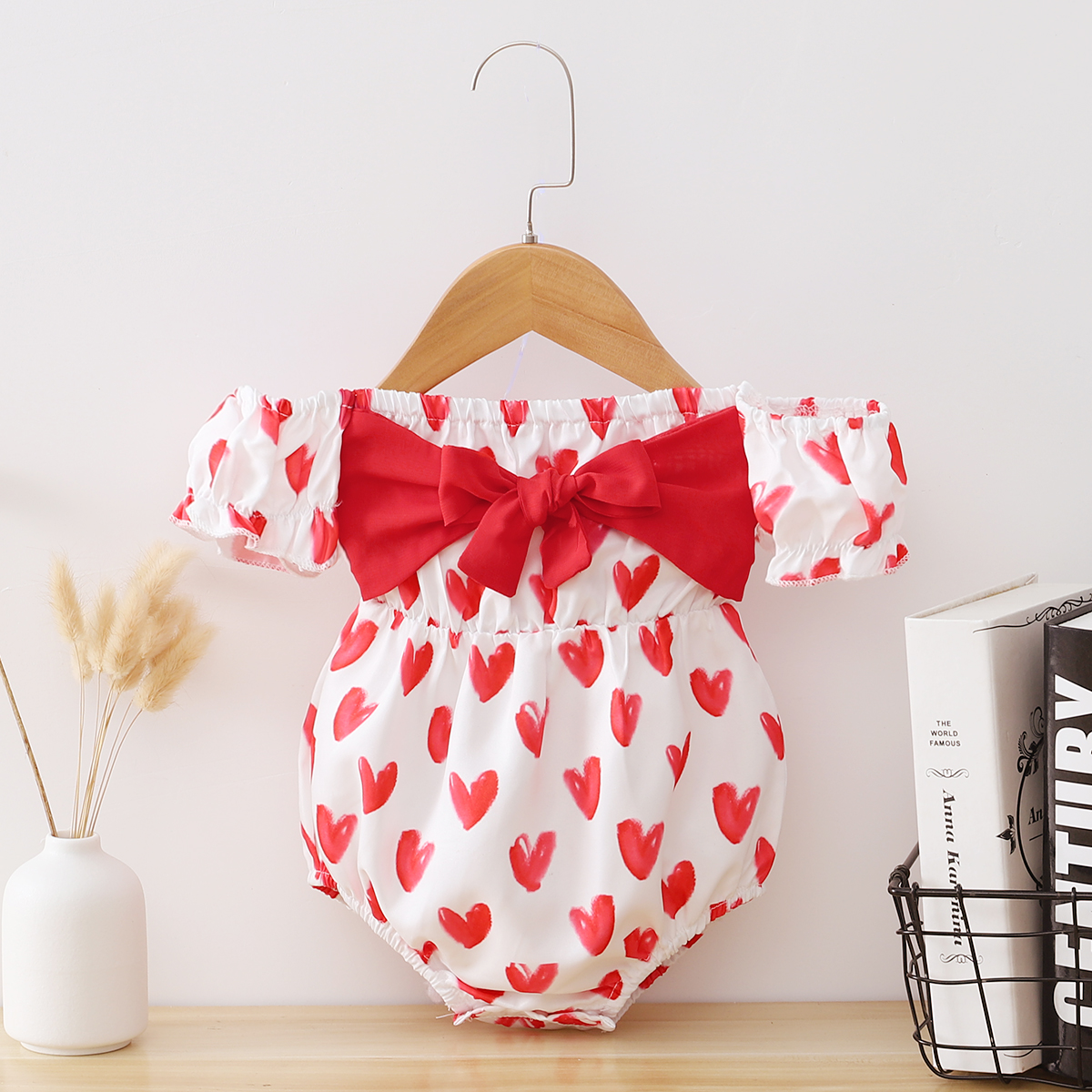 

Heart Pattern Off Shoulder Short-sleeve Baby Romper