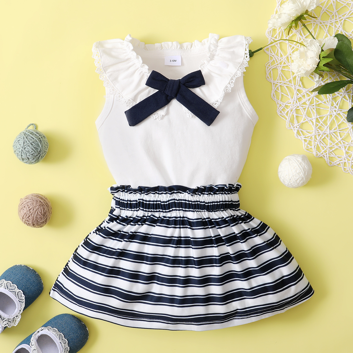 

2pcs Stripe Print Bowknot Decor Sleeveless White Baby Set