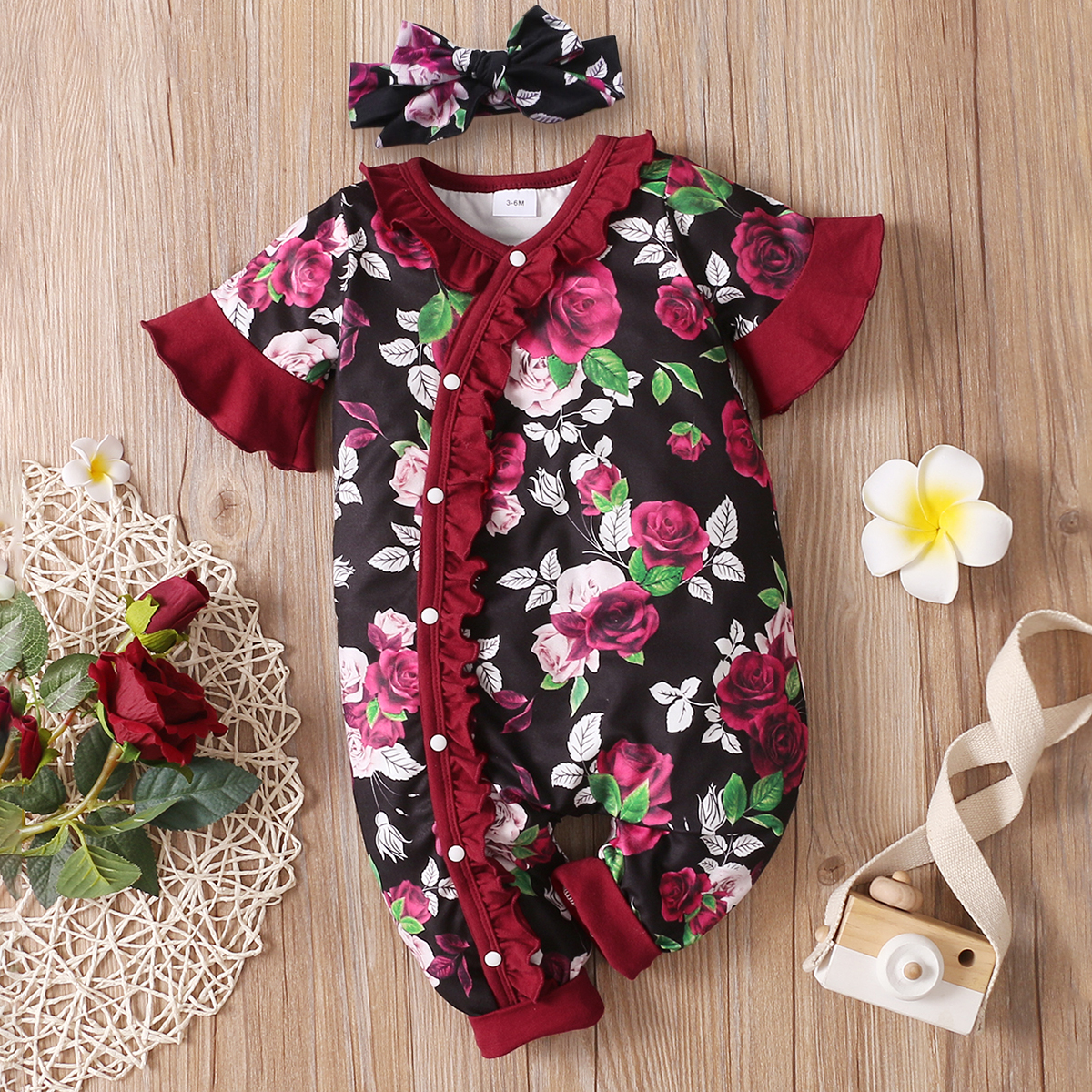 

2pcs Floral Allover Ruffle Decor Short-sleeve Red Baby Set