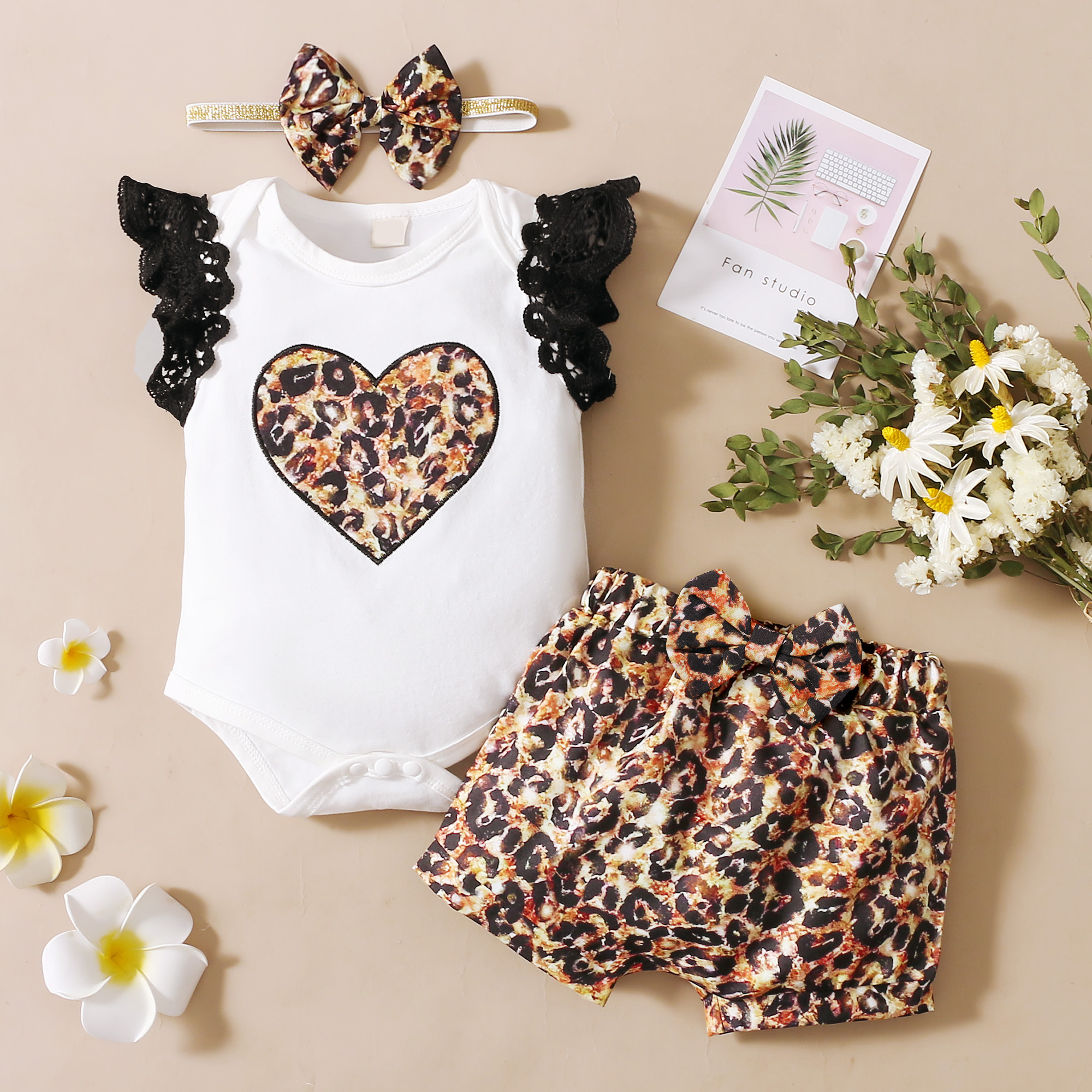 

3pcs Leopard Print Lace Flutter-sleeve Baby Set
