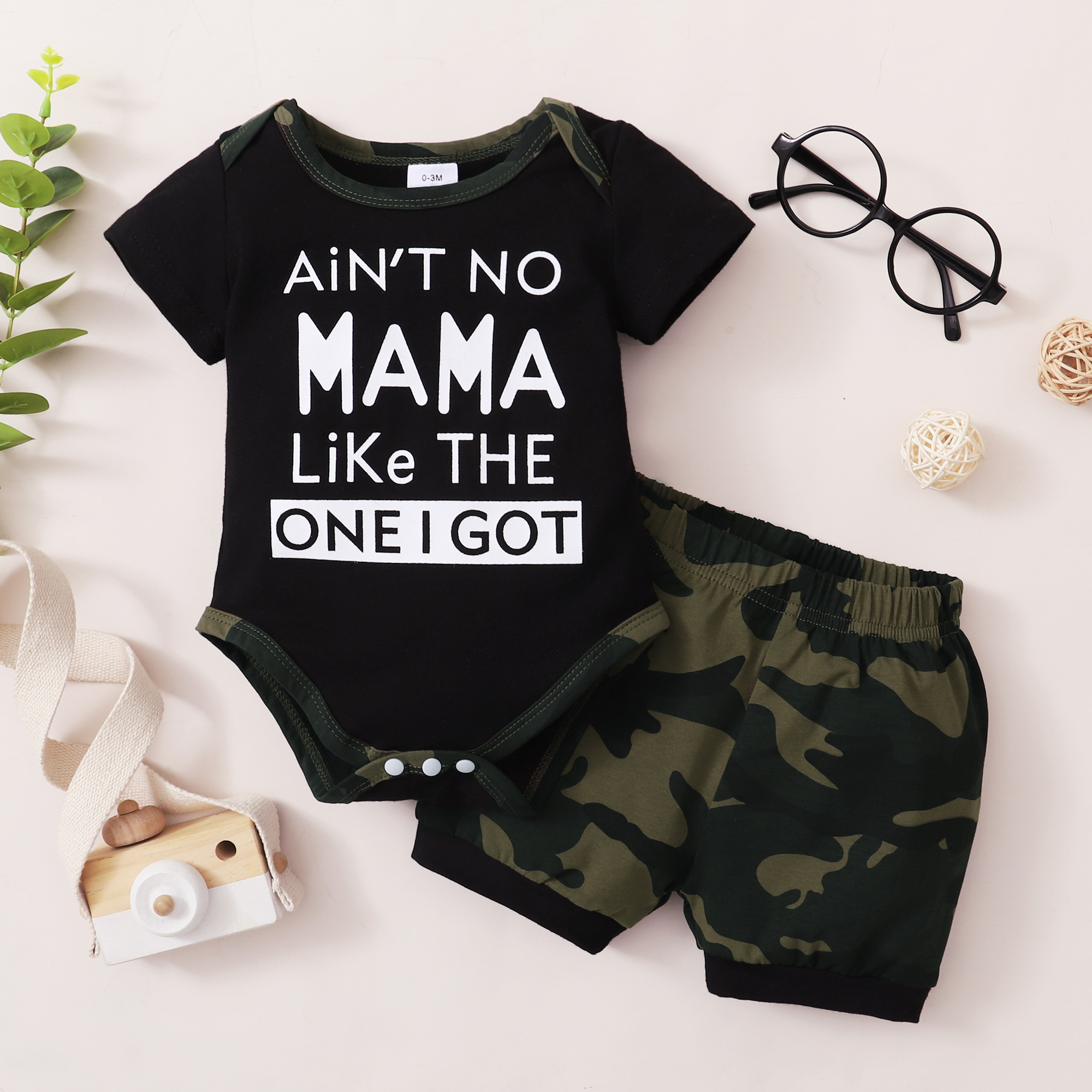 

2pcs Letter and Camouflage Print Short-sleeve Green Baby Set