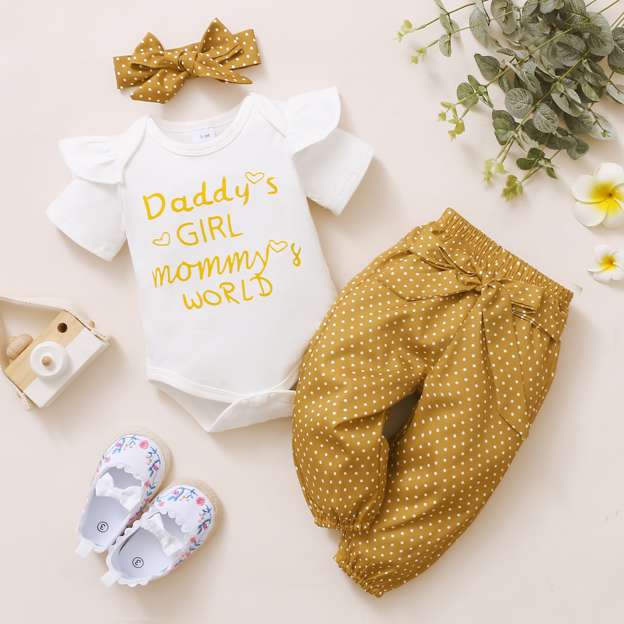 

2pcs Letter and Polka Dots Print Short-sleeve White Baby Set