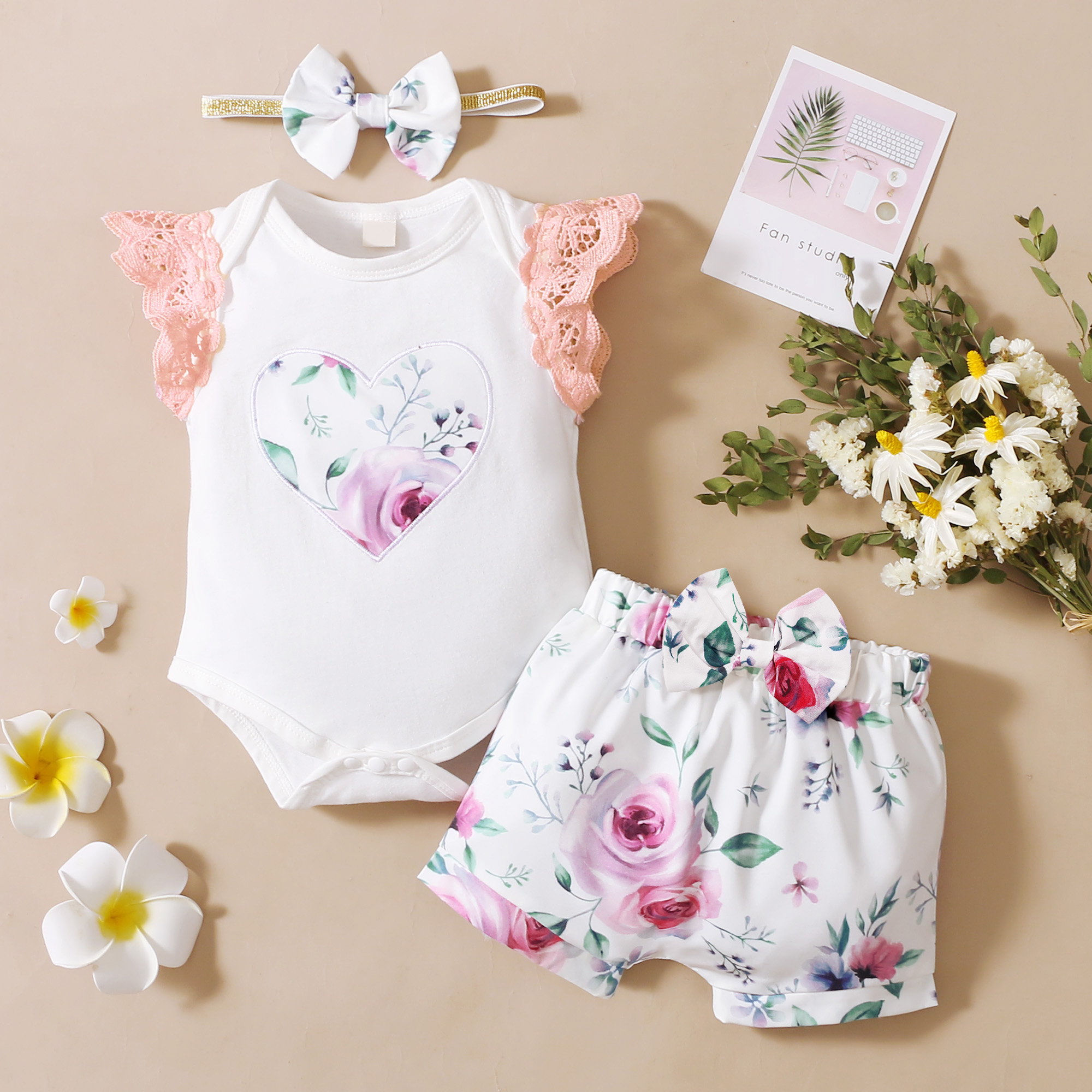 

3pcs Floral Print Lace Flutter-sleeve Baby Set