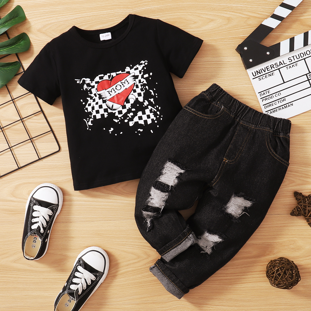 

2pcs Plaid and Heart Print Short-sleeve Black Baby Set