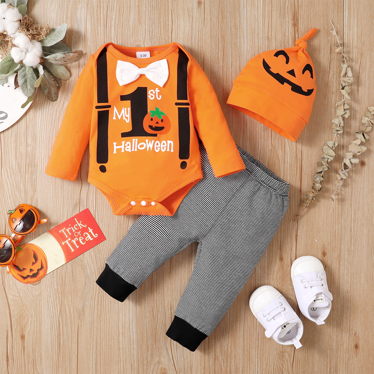 

Halloween 3pcs Letter and Pumpkin Print Bowknot Baby Romper Set
