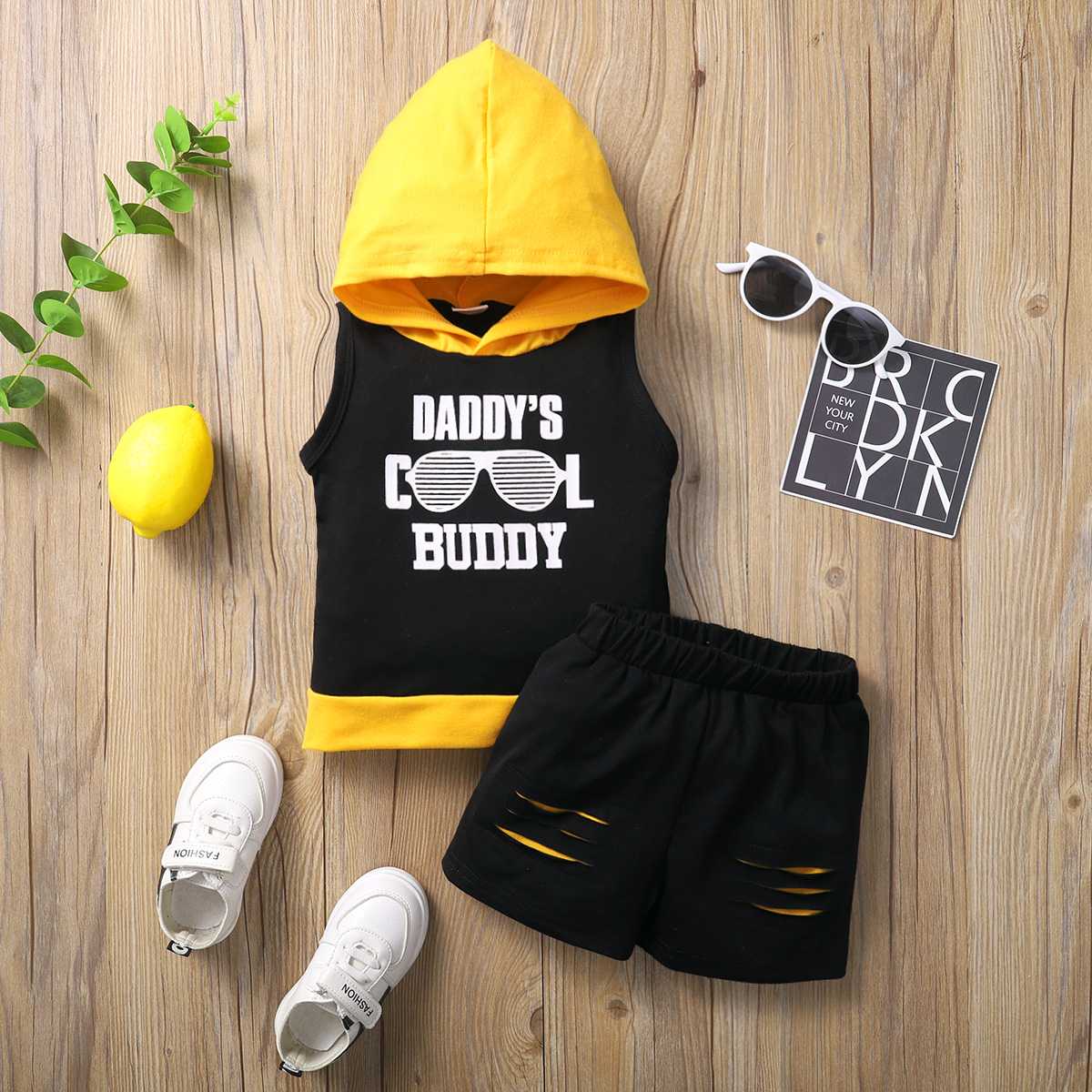 

2pcs Baby Boy Letter Print Colorblock Hooded Tank Top and Ripped Shorts Set
