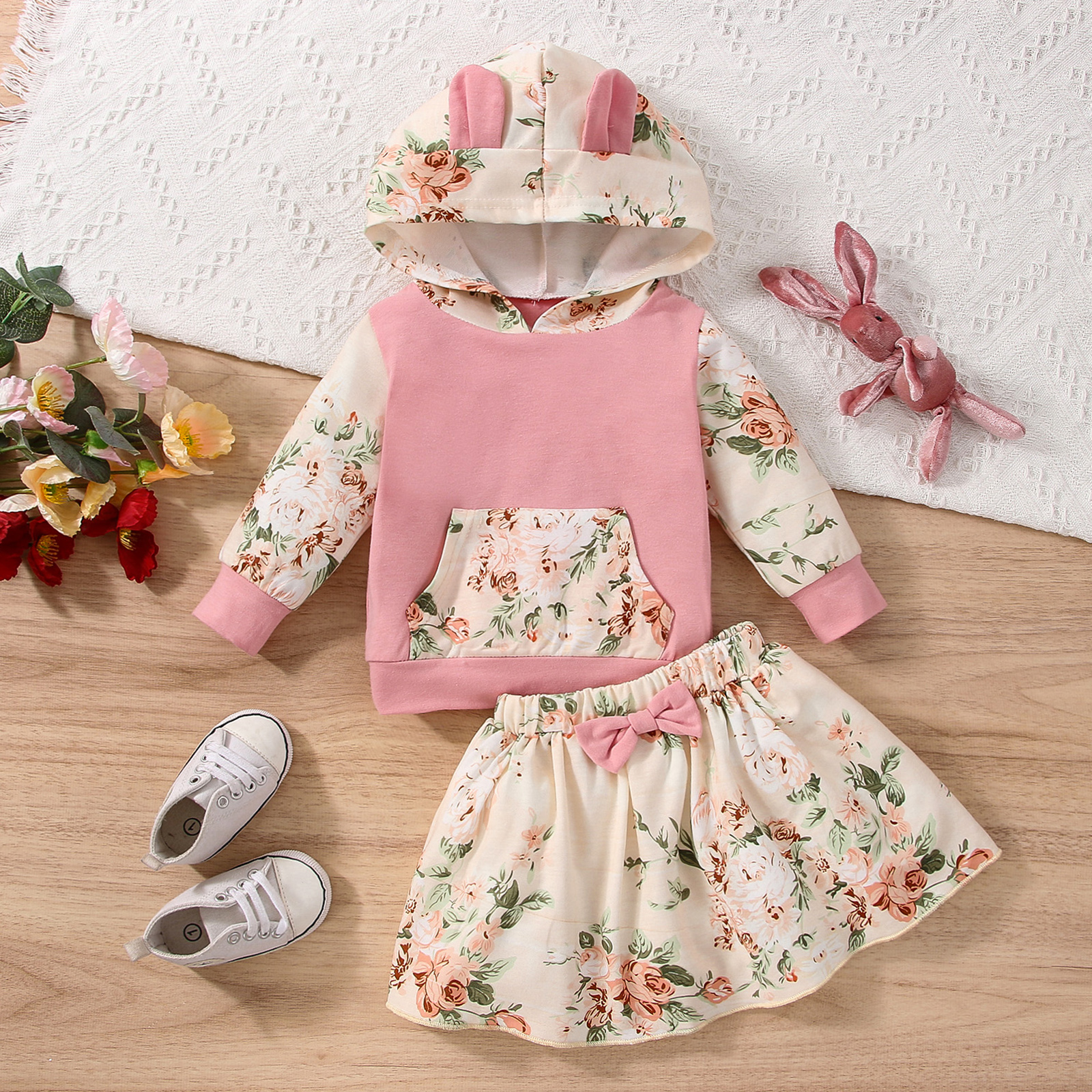 

2pcs Baby Girl Pink Floral Print Long-sleeve 3D Ears Hoodie and Skirt Set