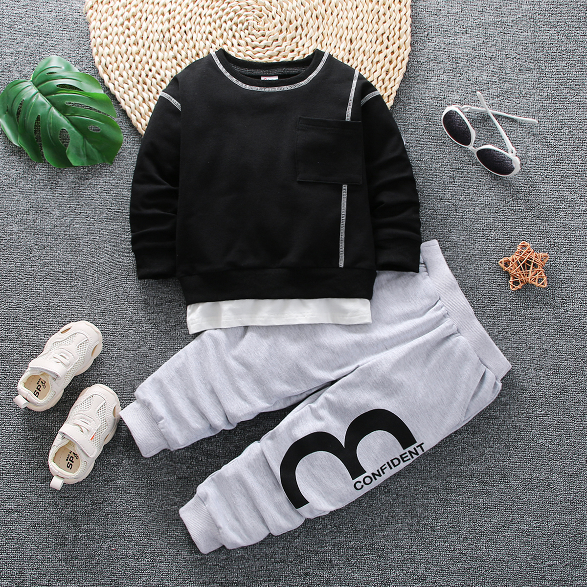 

2pcs Toddler Boy Trendy Faux-two Pocket Design Sweatshirt and Letter Print Pants Set