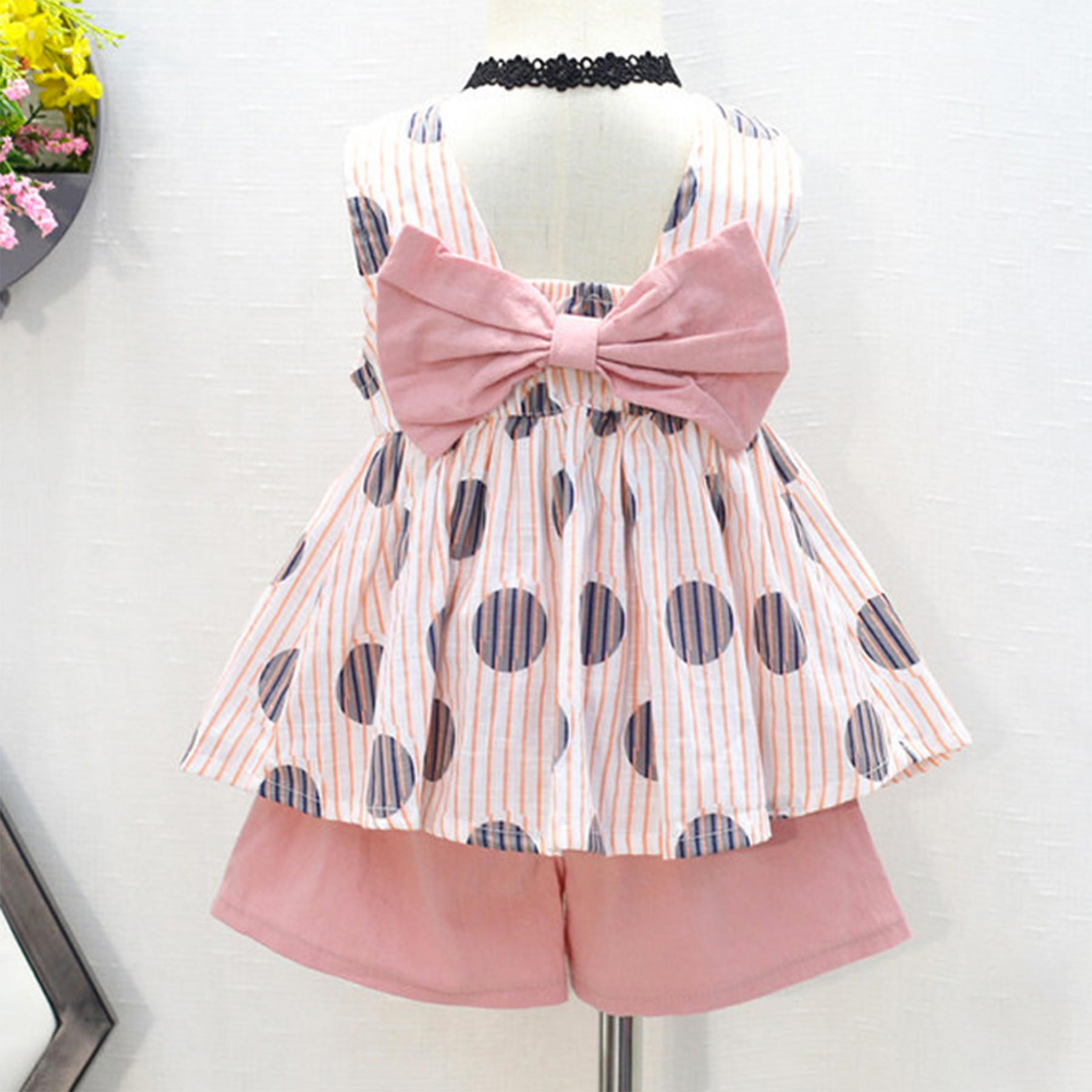 

Polka Dots Bow Top and Solid Shorts Set for Baby / Toddler Girl