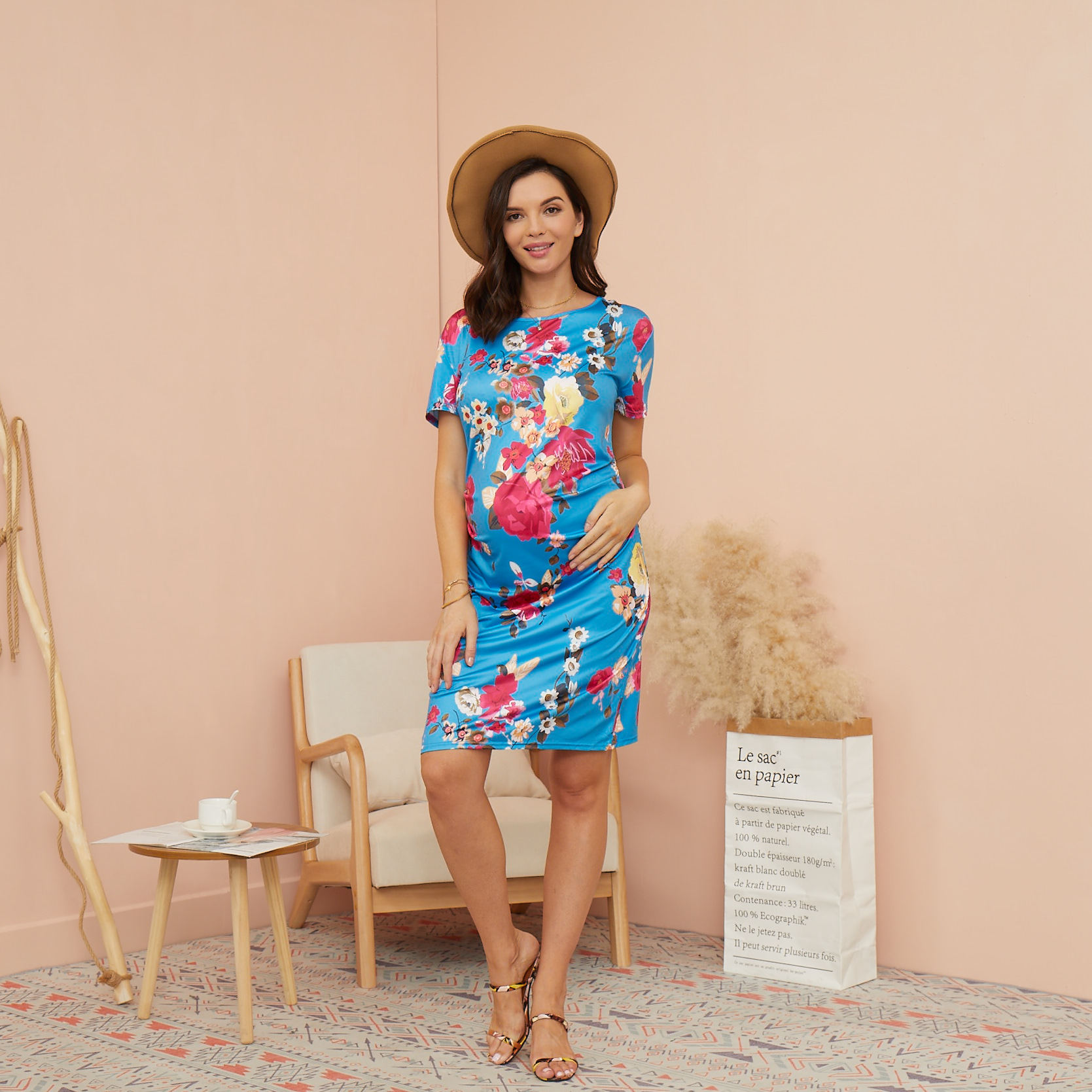 

Pretty Floral Print Round Neck Short-sleeve Maternity Dress