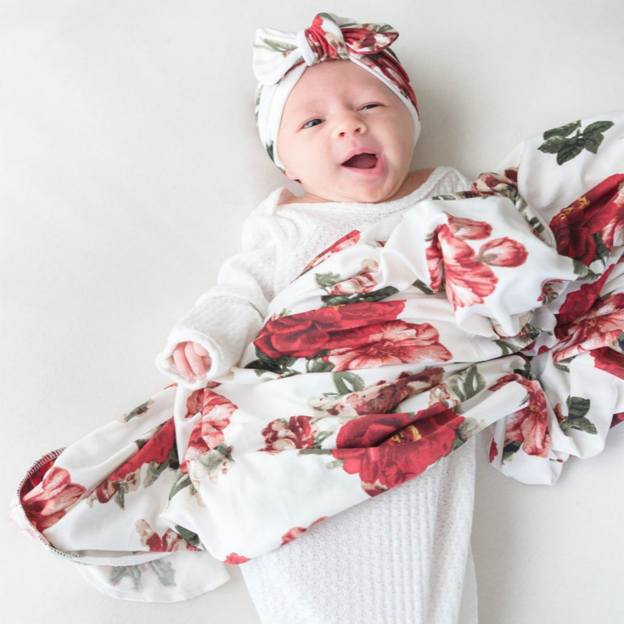 

Floral Print Baby Swaddle and Hat Set