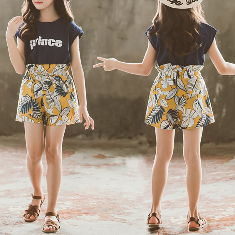 

Letter Print Short-sleeve Tank And Leaf Print Shorts Set