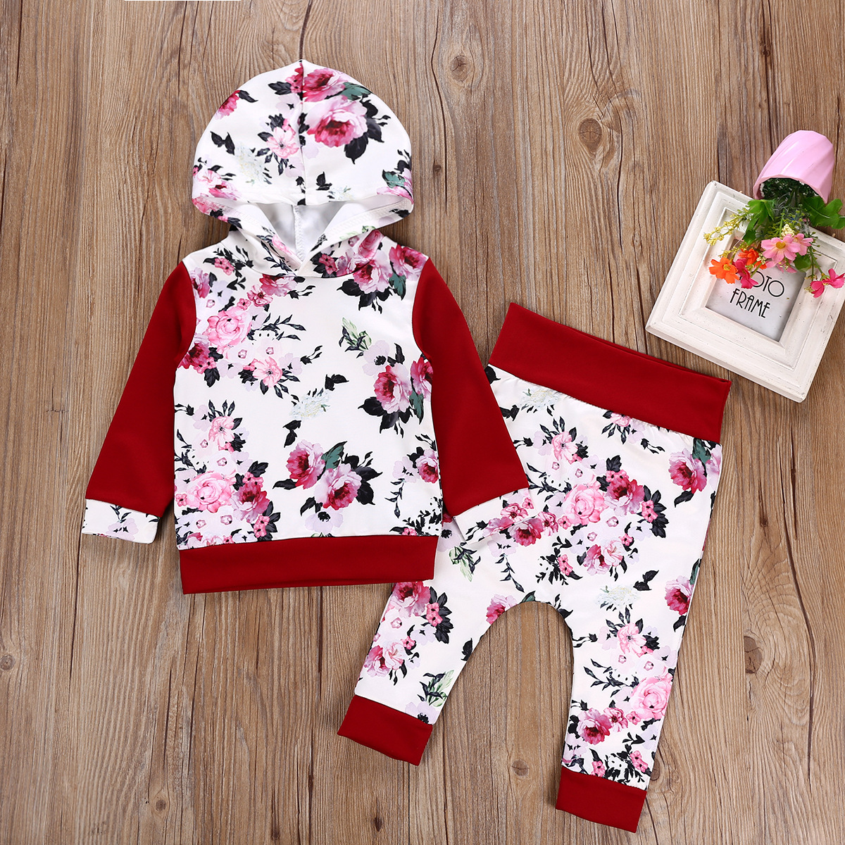 

Baby Girl Pretty Floral Long-sleeve Hoodie and Pants Set