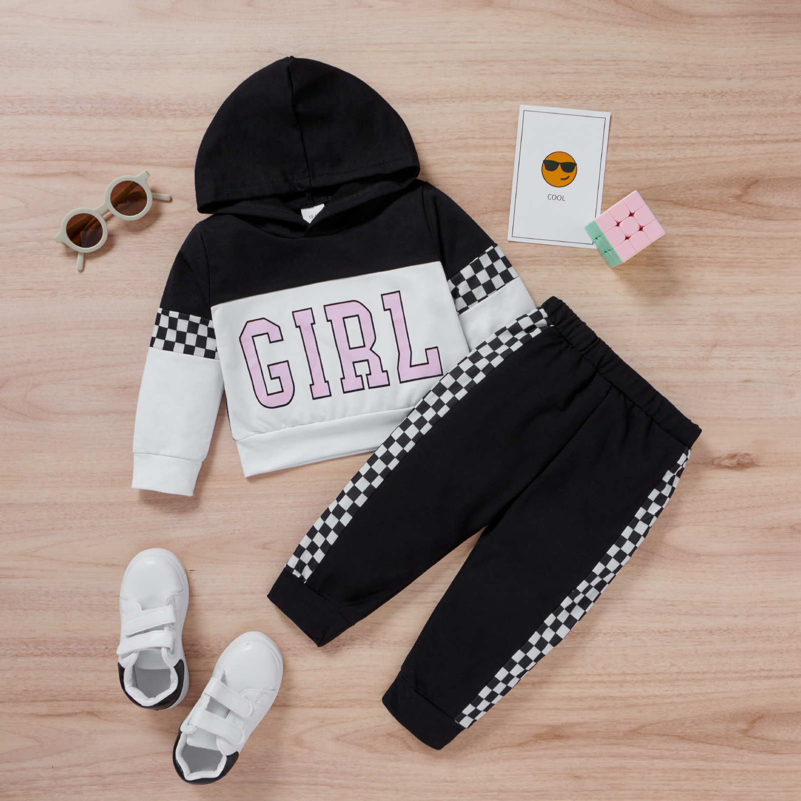 

2pcs Letter and Plaid Print Splice Hooded Long-sleeve Black and White Baby Set
