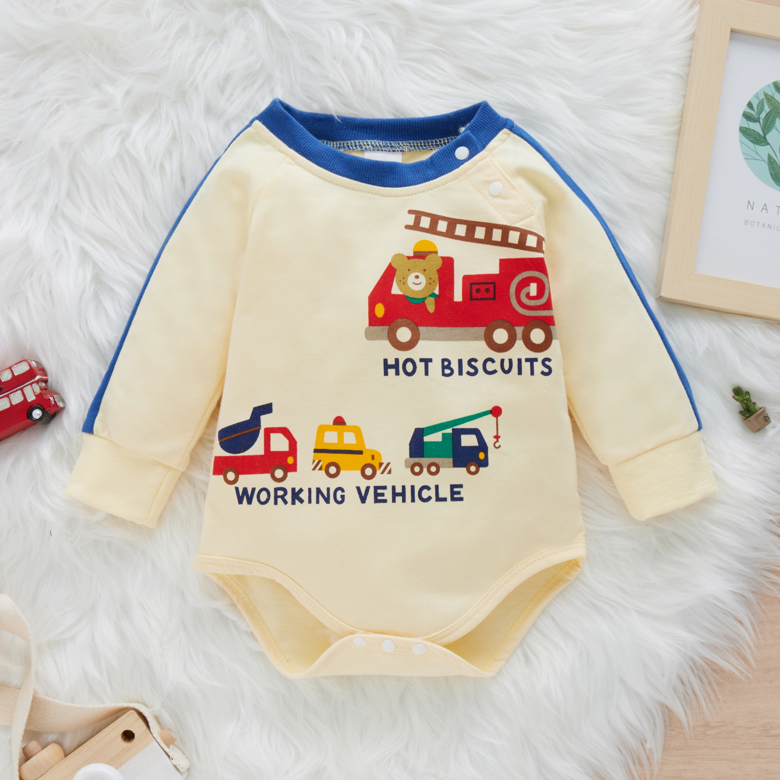 

Baby Cartoon Vehicle and Letter Print Apricot Cotton Long-sleeve Romper