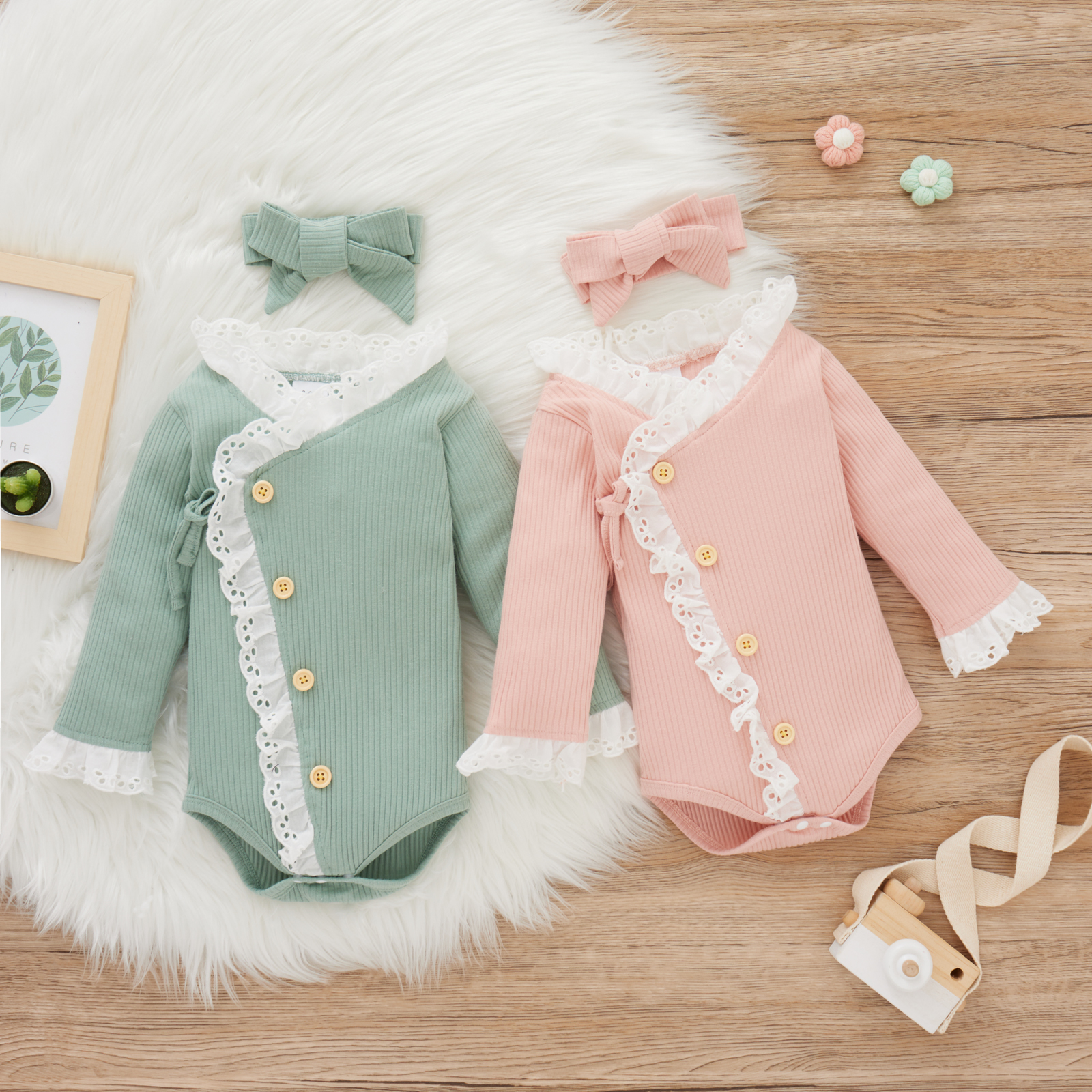 

2-piece Baby Girl Ruffled Schiffy Button Design Long-sleeve Ribbed Romper and Headband Set
