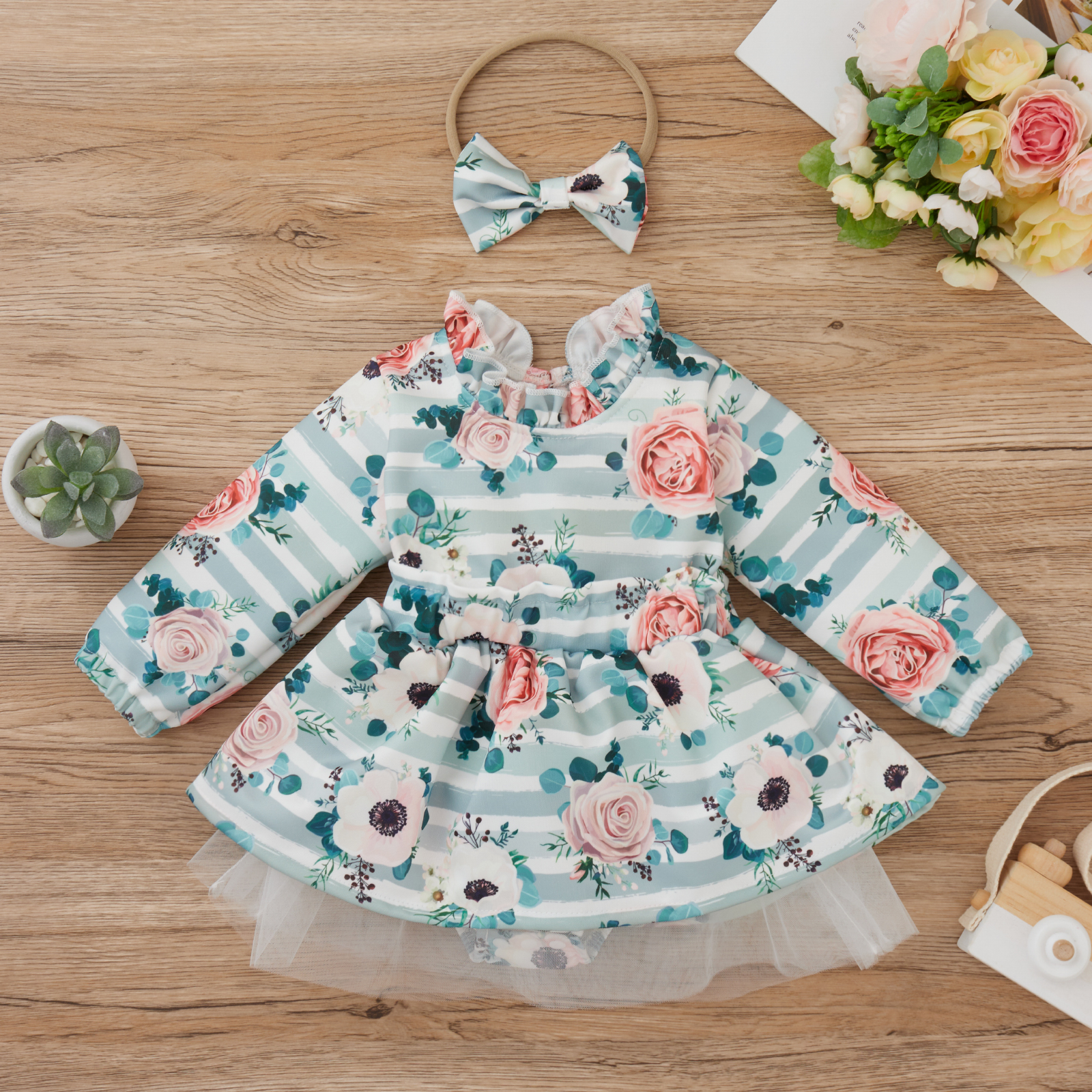 

2pcs Baby Girl Floral Print Dark Green Striped Long-sleeve Romper Dress Set