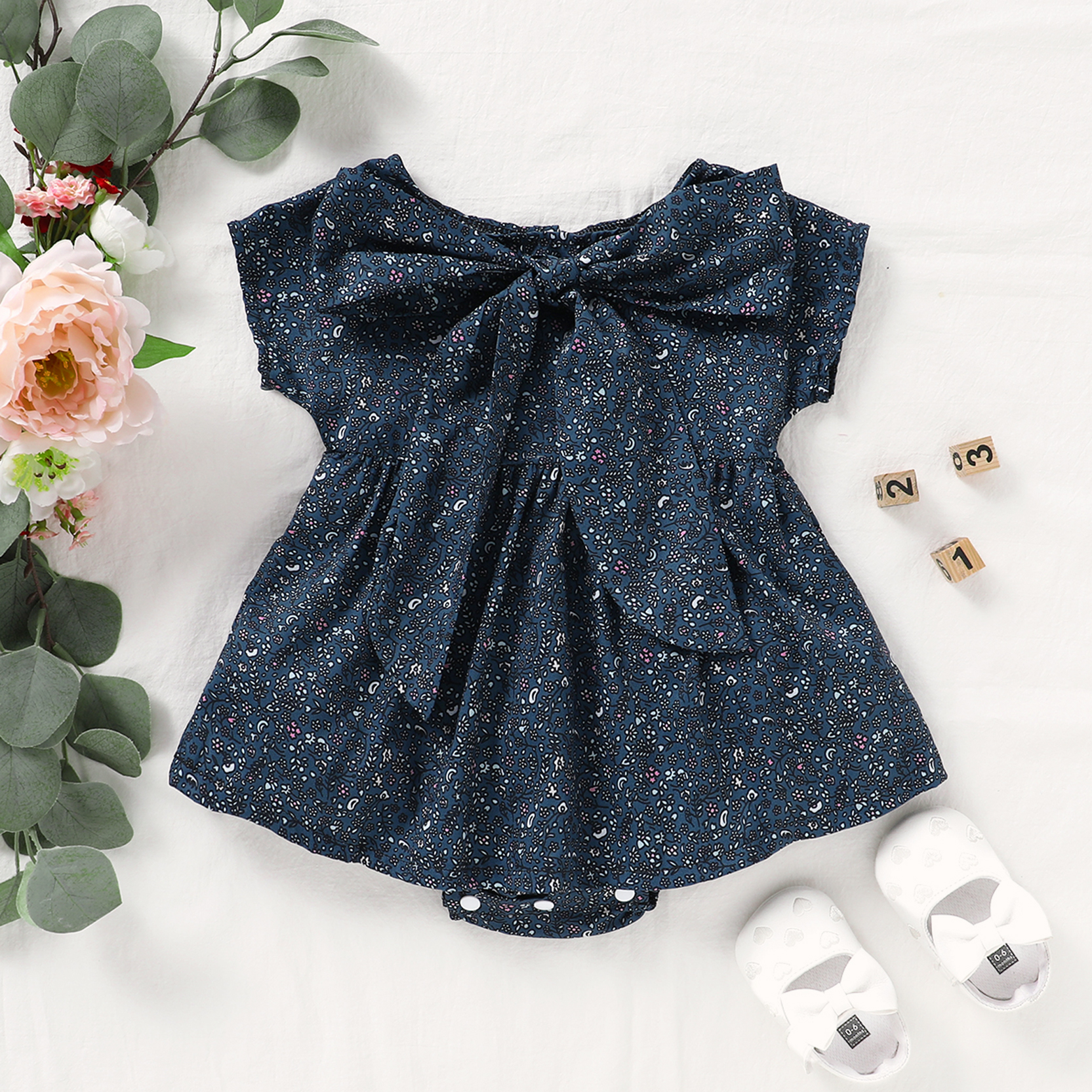 

Baby Pretty Floral Allover Bowknot Rompers