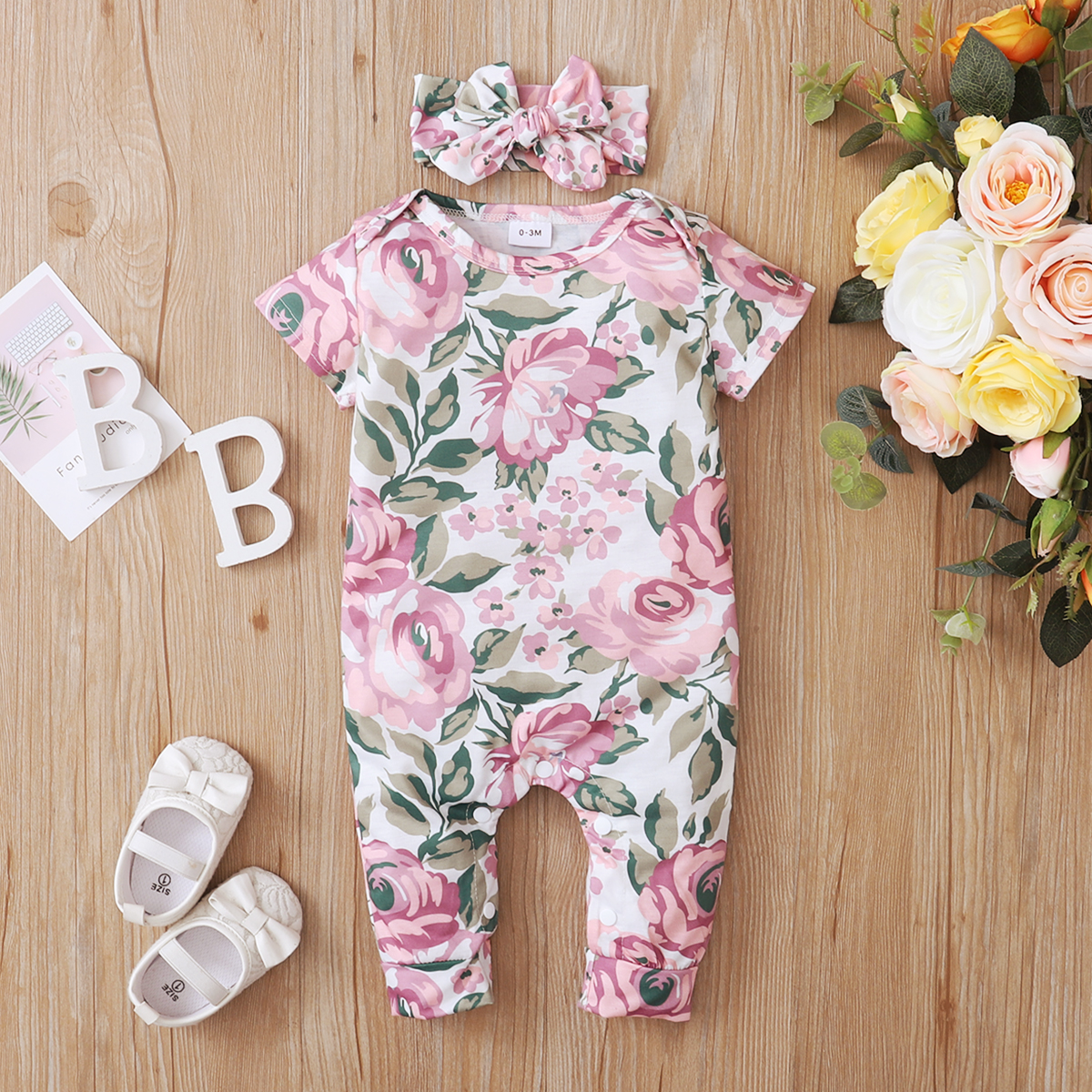 

2pcs Retro Floral Print Short-sleeve Baby Sets