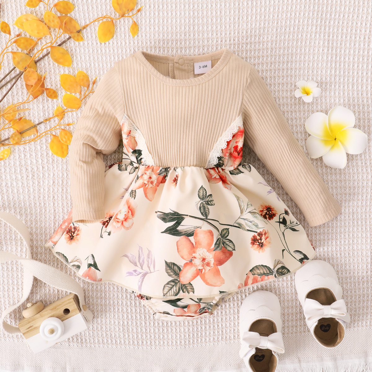 

Baby Girl Floral Print Lace Design Ribbed Long-sleeve Romper