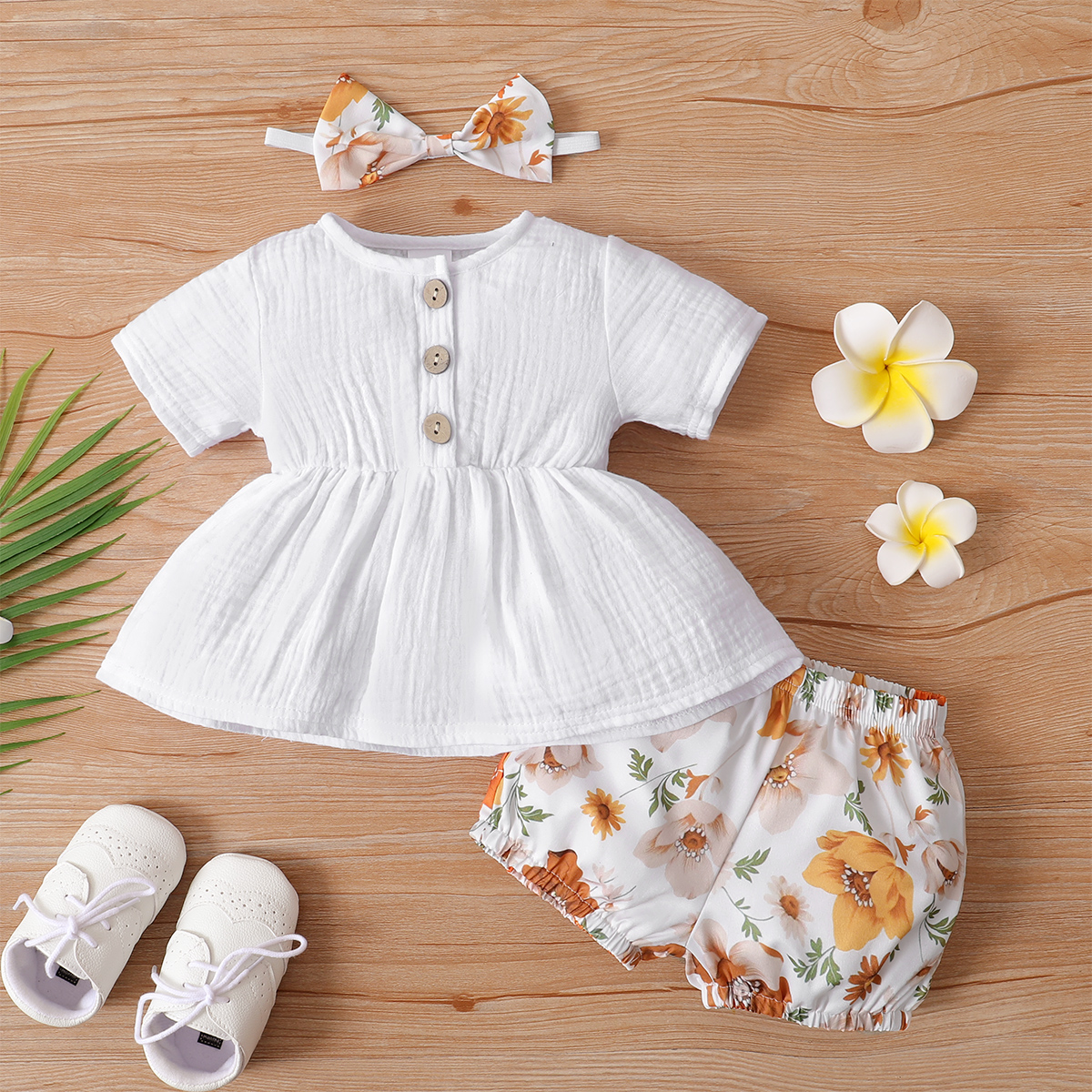 

3pcs Baby Girl Crepe Short-sleeve Button Top with Floral Print Shorts and Headband Set