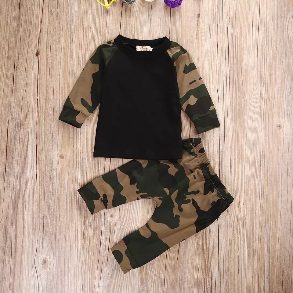 

Baby Camouflage Print Color Blocked Tee and Pants Set