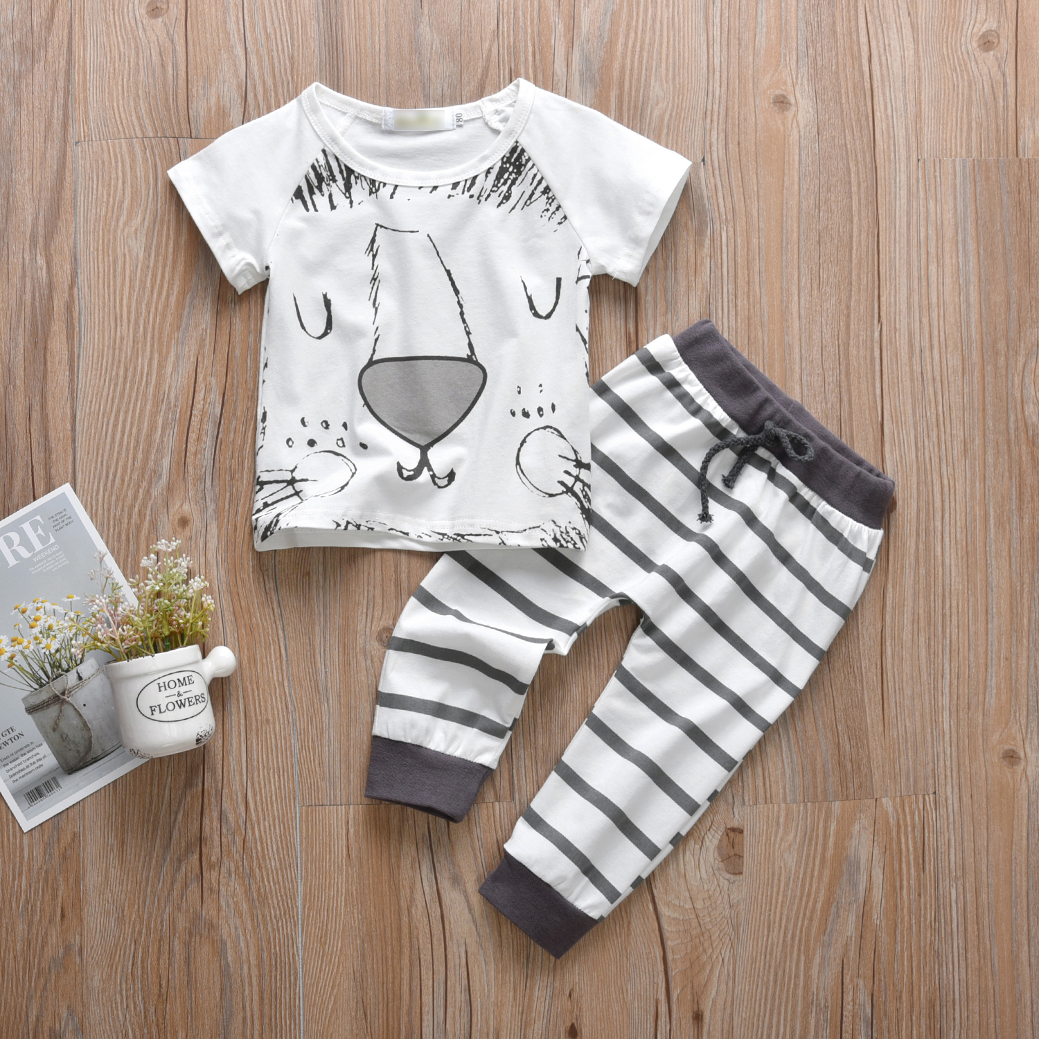 

Baby / Toddler Lion Print Top and Striped Pants