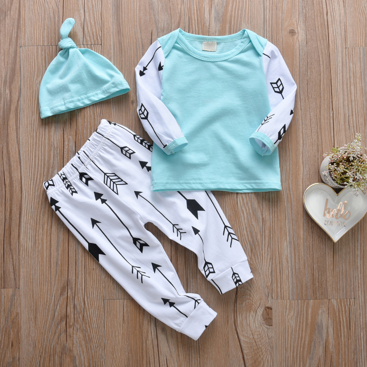 

Color Block Long-sleeve Top and Pants Hat Set