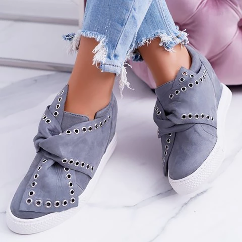 

Casual Rivet Decor Shoes