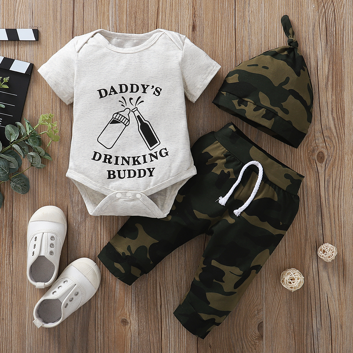

3pcs Camouflage Bottle Letter Print Short-sleeve Baby Sets