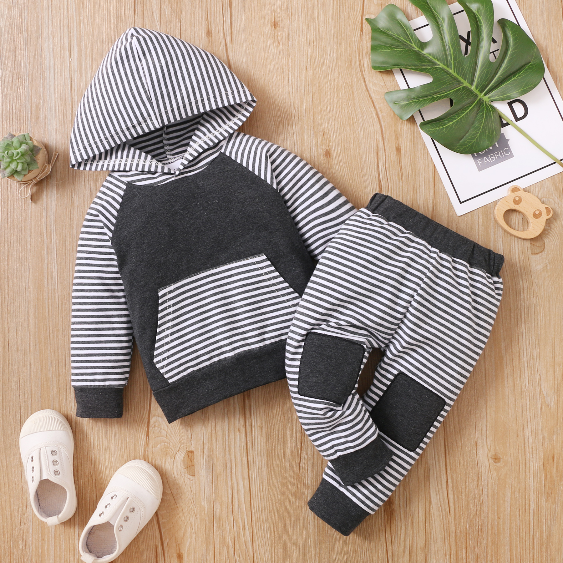 

2pcs Baby Striped Splicing Dark Grey Cotton Long-sleeve Hoodie and Trousers Set