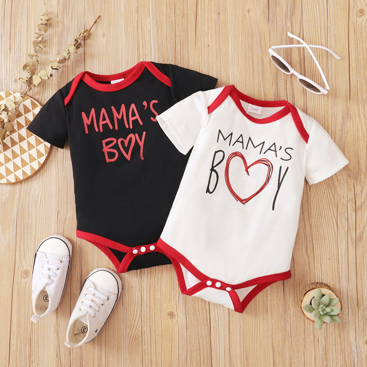 

Baby Boy Love Heart and Letter Print Short-sleeve Bodysuit Romper