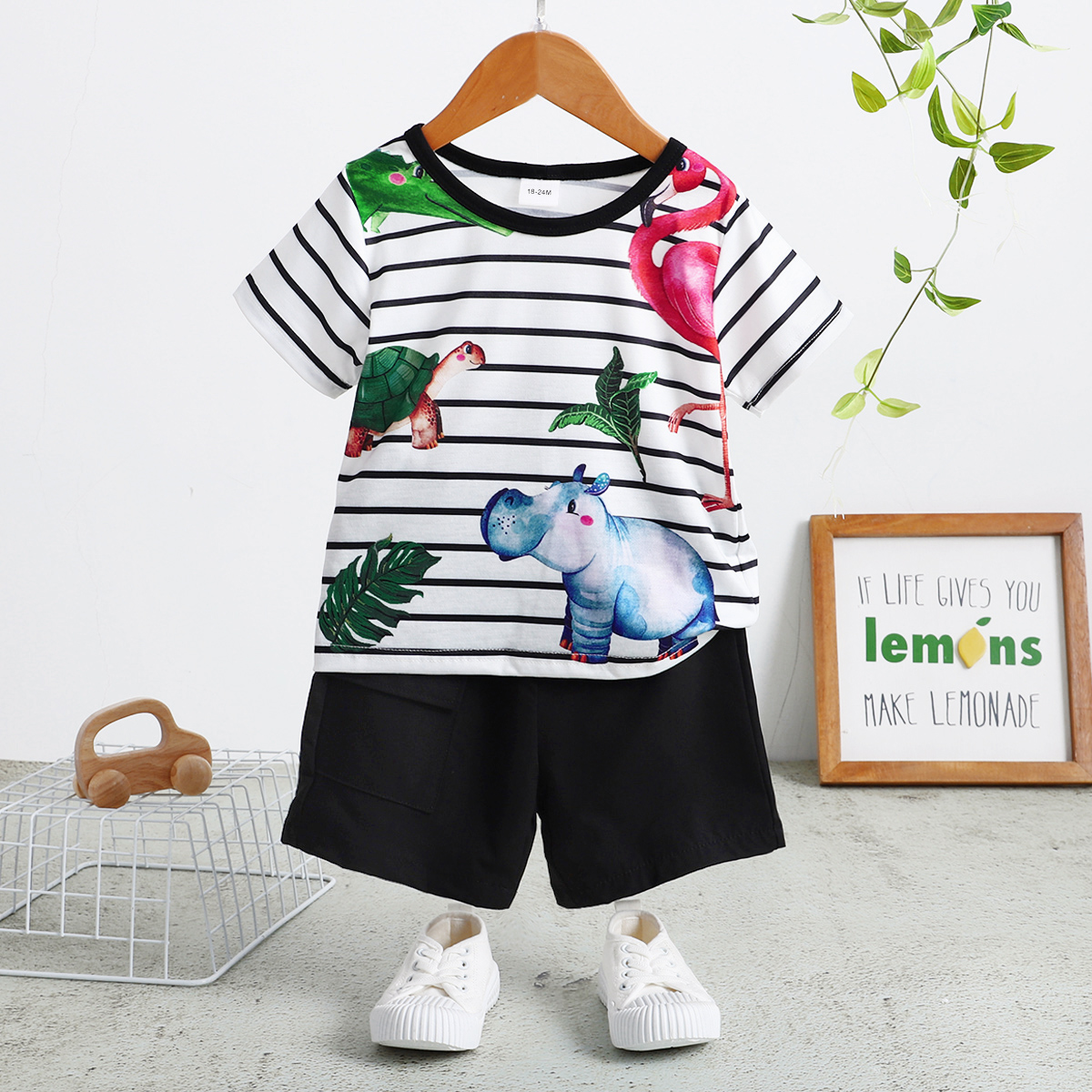 

2pcs Toddler Boy Playful Animal Print Stripe Tee and Pocket Design Shorts Set