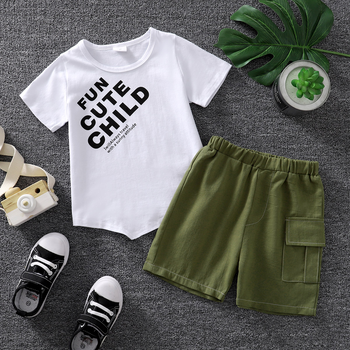 

2pcs Toddler Boy Casual Letter Print Tee and Pocket Design Cargo Shorts Set
