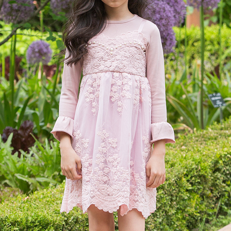 

Beautiful Solid Flare-sleeve Lace Dress