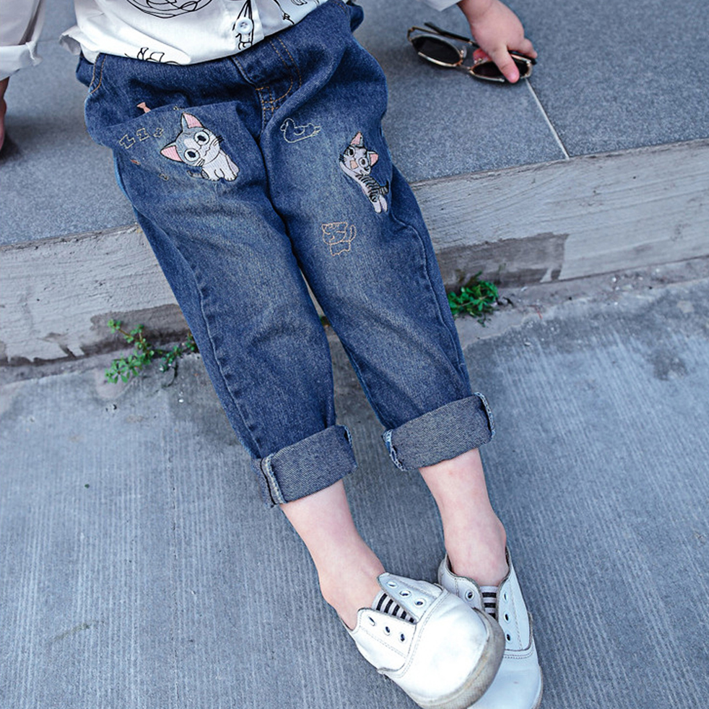 

Toddler Girl 100% Cotton Cat Embroidered Denim Jeans