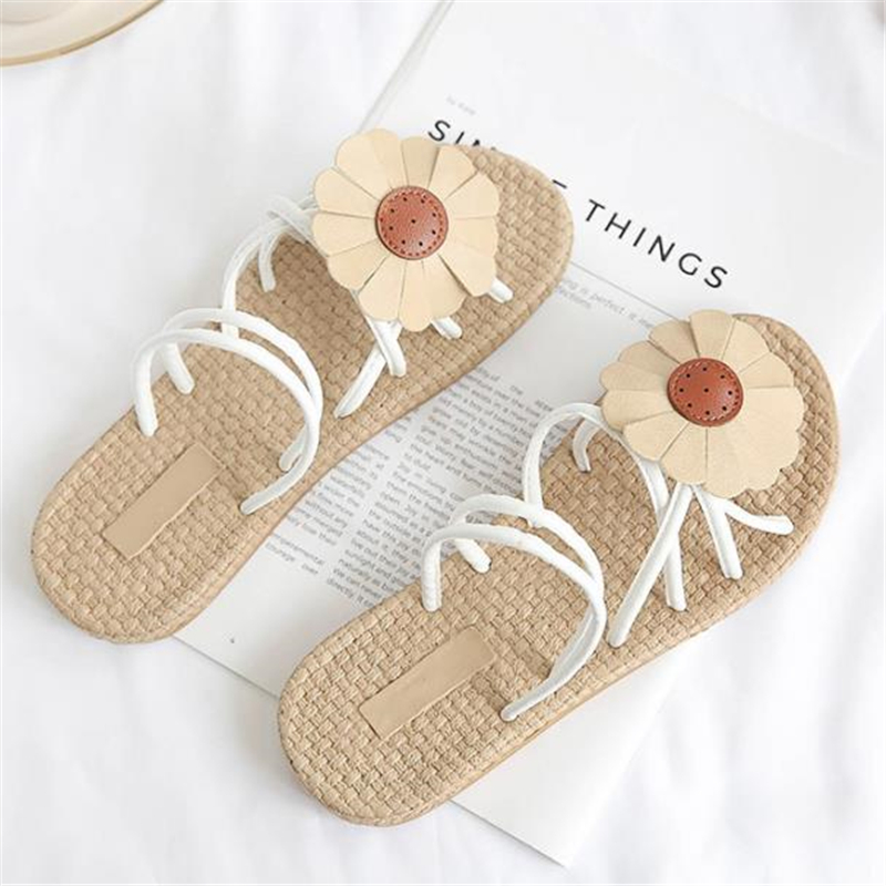 

Heronsbill Decor Strappy Flat Sandals