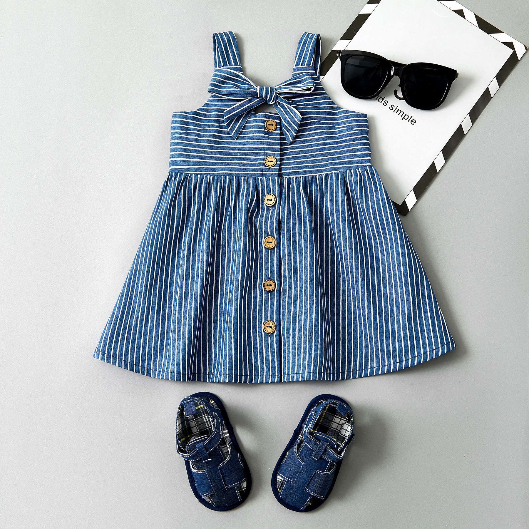 

Baby Girl Bowknot Decor Striped Denim Backless Dress