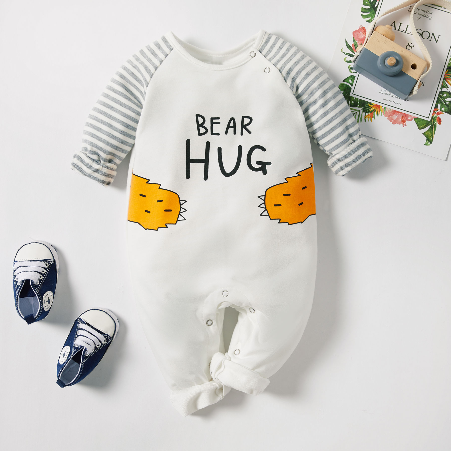 

Baby Boy / Girl Bear Hug Letter Print Long-sleeve Jumpsuit