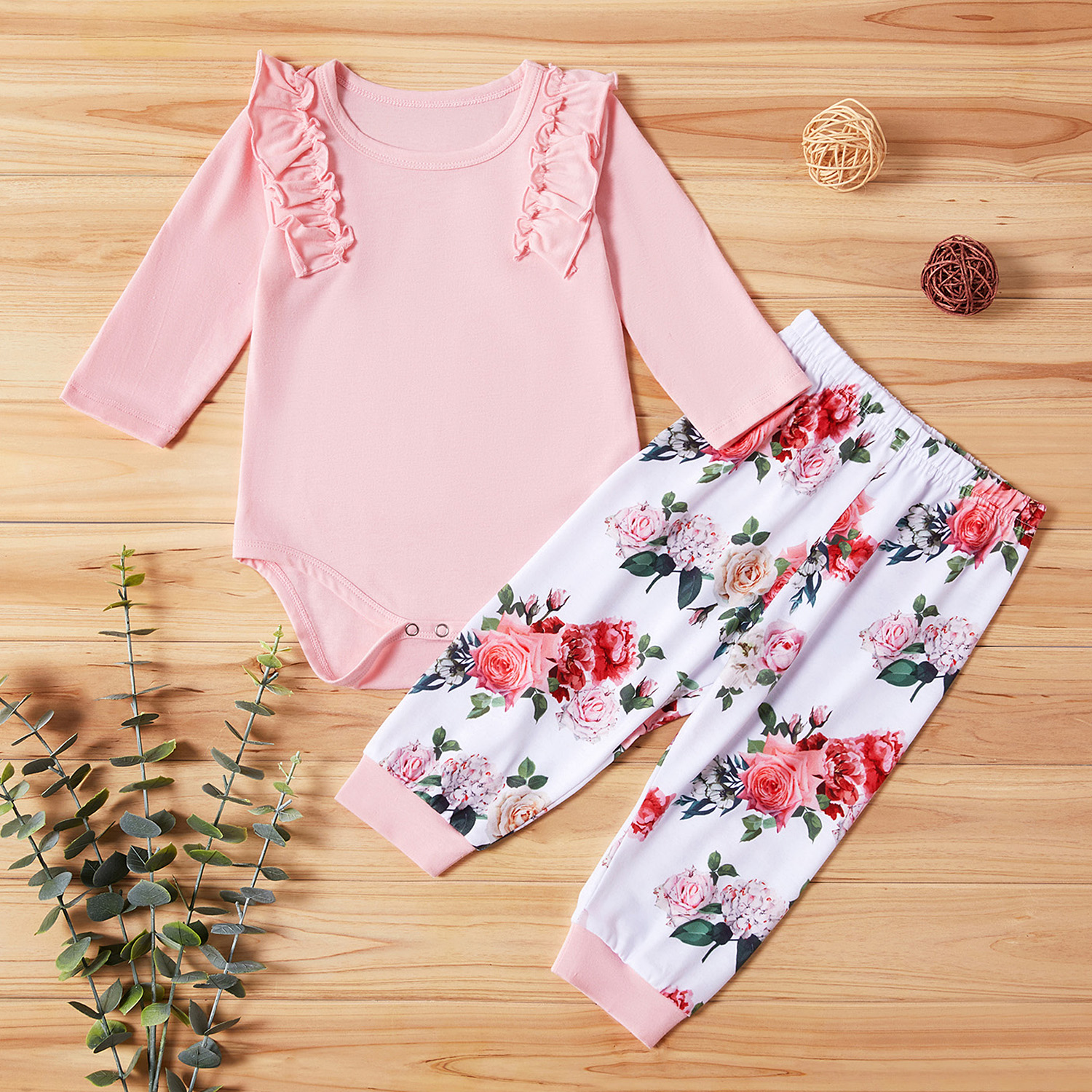 

Baby / Toddler Ruffled Solid Bodysuit and Floral Pants Set
