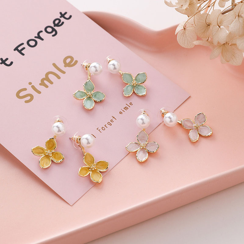 

Sweet Flower Design Earrings
