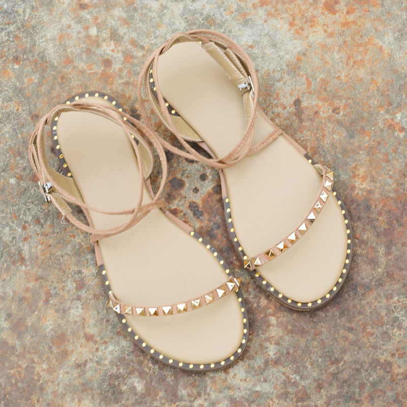 

Simple Rivet Decor Strappy Sandals