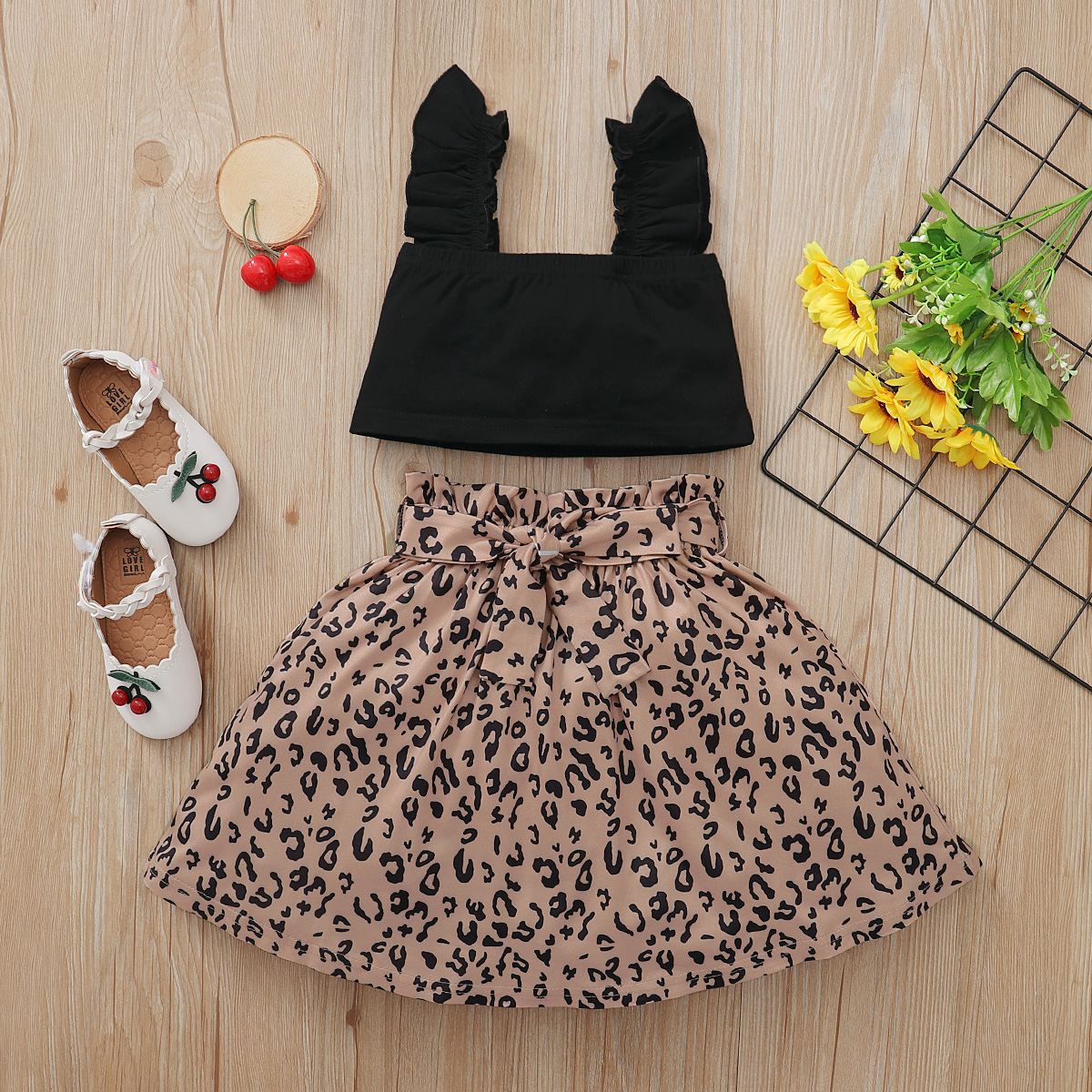 

Baby / Toddler Girl Black Top and Bowknot Leopard Print Skirt Set